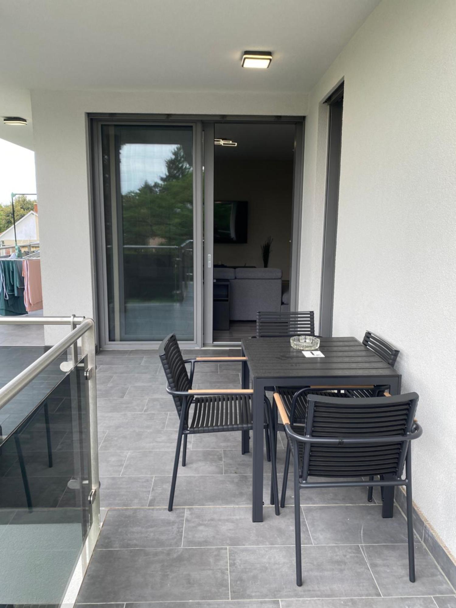 Modern Living In 2 Apartamento Budapest